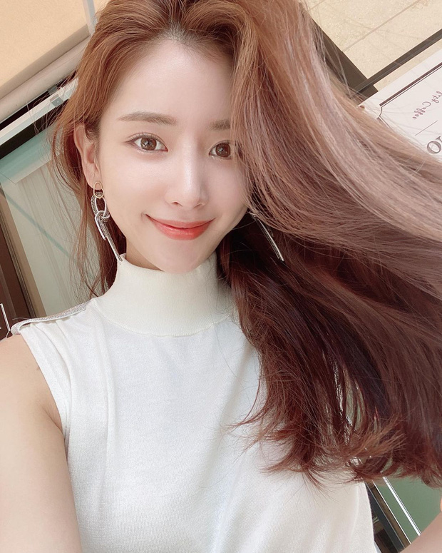 Taeyeon quay xe sang vibe cá tính: Tóc Hime thời thượng đi cùng lối makeup đậm nhìn hay điên lên